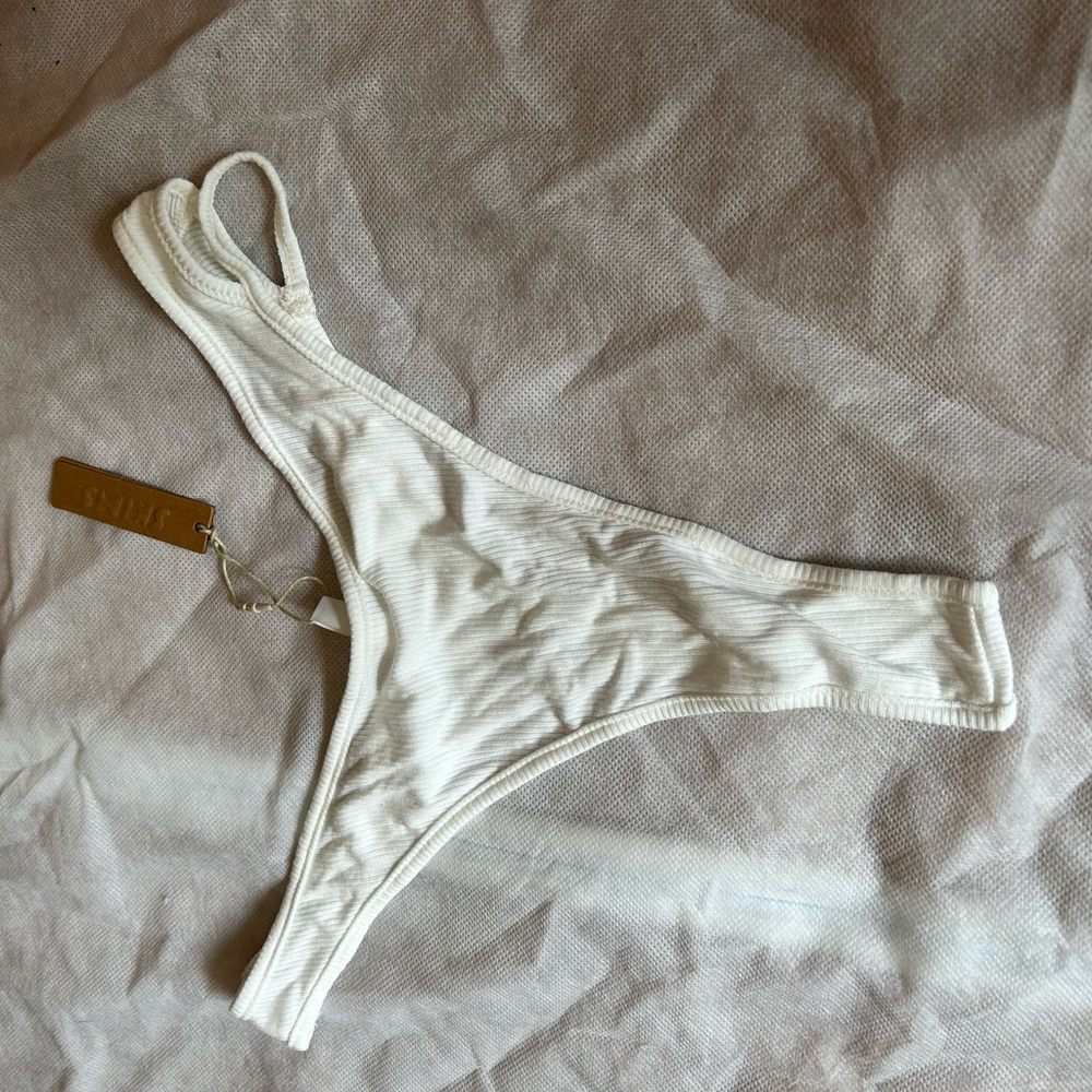 SKIMS SOFT LOUNGE THONG